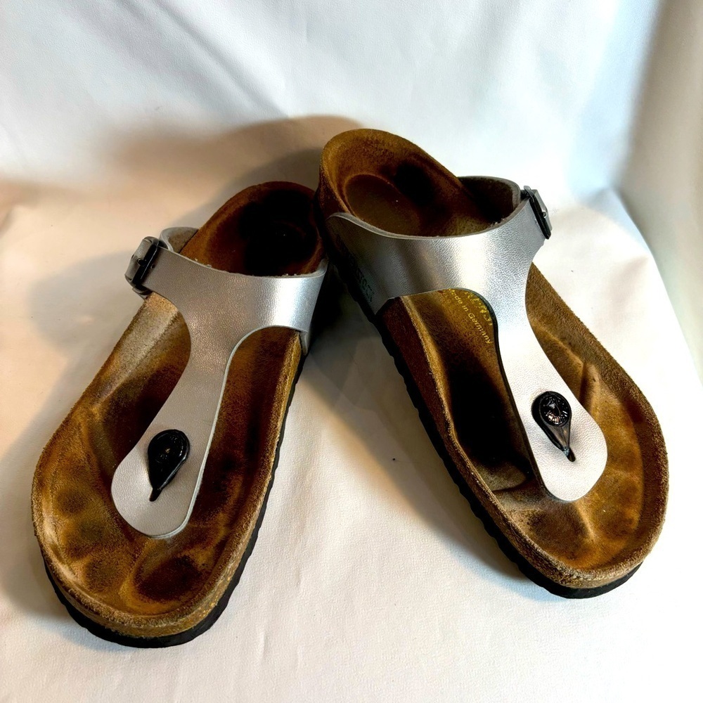 BIRKENSTOCK Sz 7 Gizeh Metallic Silver Slip On Slide Sandals Front Post Shoes